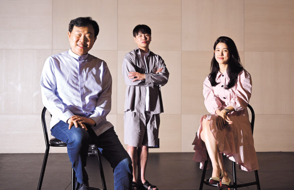 작곡가 김효근(왼쪽)의 가곡으로 만든 뮤지컬 ‘첫사랑’의 여주인공 양지원(오른쪽)과 음악감독 이진욱은 이 작품에 대해 “한국 뮤지컬 중 유일무이한 정서와 음악을 들려주는 작품이 될 것”이라고 말했다. 임세준 기자