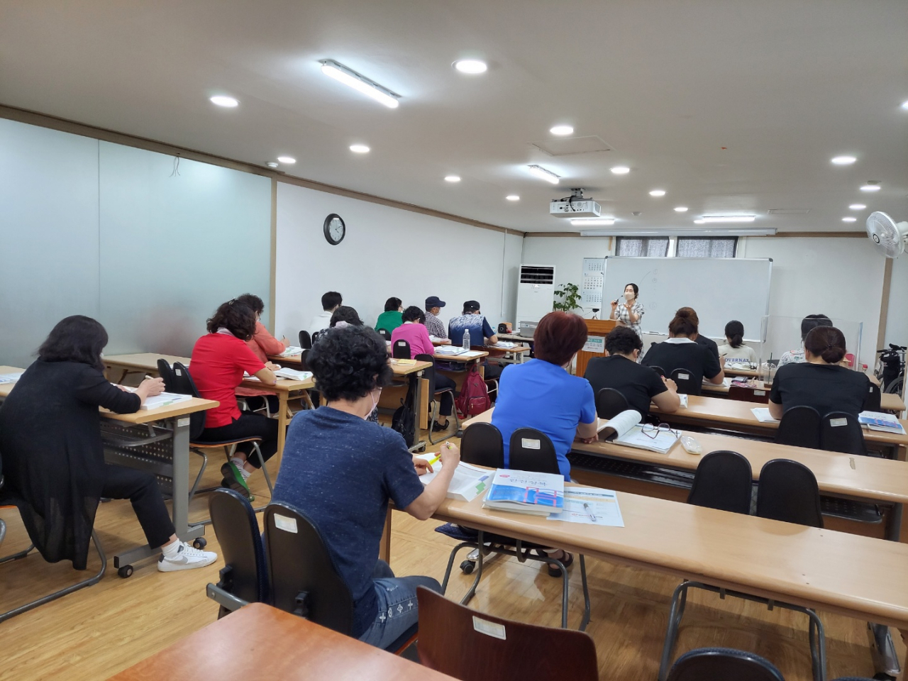다문화가족 취업경쟁력 강화 위한 자격증 취득반 운영. [영등포구 제공]