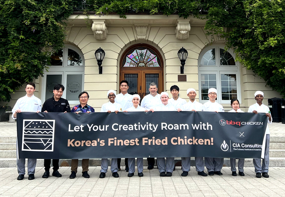 BBQ제너시스가 지난 달 18일 미국 뉴욕 CIA 요리학교 캠퍼스에서 처음으로 CIA 컨설팅과 손 잡고 ‘치킨버거 대회'를 개최했다. [BBQ제너시스 제공]