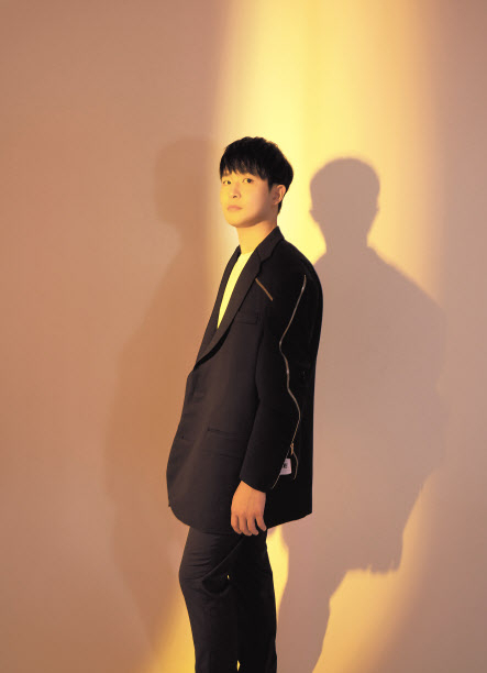 바이올리니스트 레이 첸(위쪽)이 ‘커티스음악원 동기’ 선우예권(아래쪽)과 한 무대에 서기 위해 오랜만에 한국을 찾는다. [마스트미디어 제공]