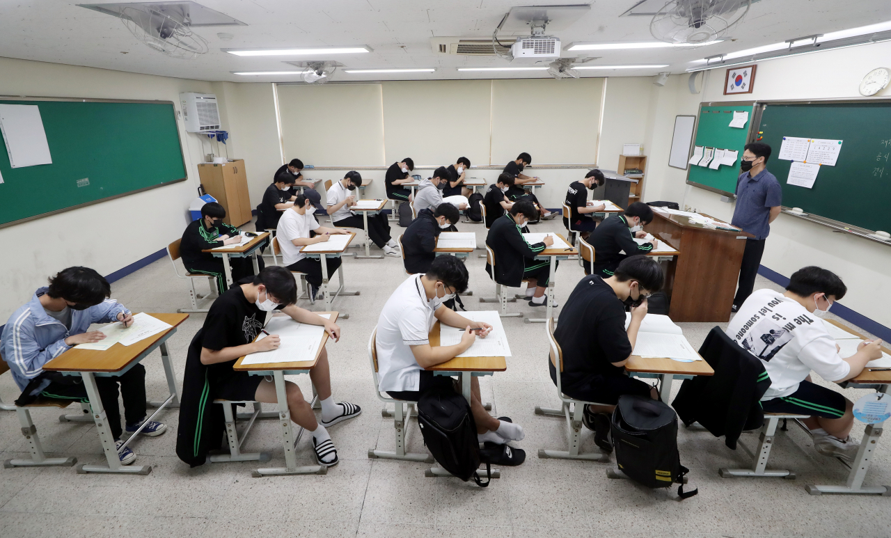 지난 7월6일 인천시교육청이 주관한 고3 모의고사를 치르고 있는 인천의 한 고3 학생들. 사진은 기사와 무관. [연합]