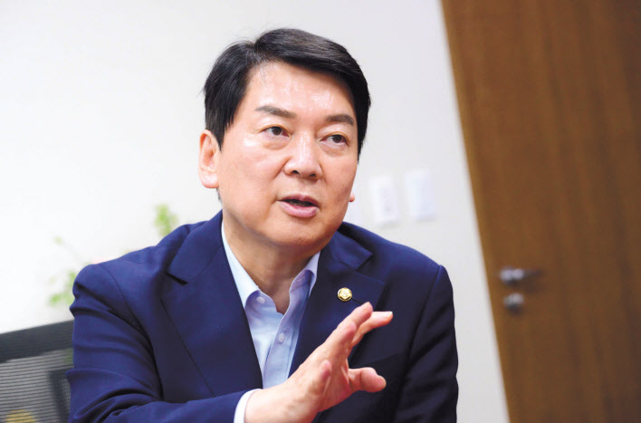 안철수 국민의힘 의원이 지난 24일 오후 서울 여의도 국회 의원회관에서 헤럴드경제와 인터뷰를 하고 있다. 이상섭 기자