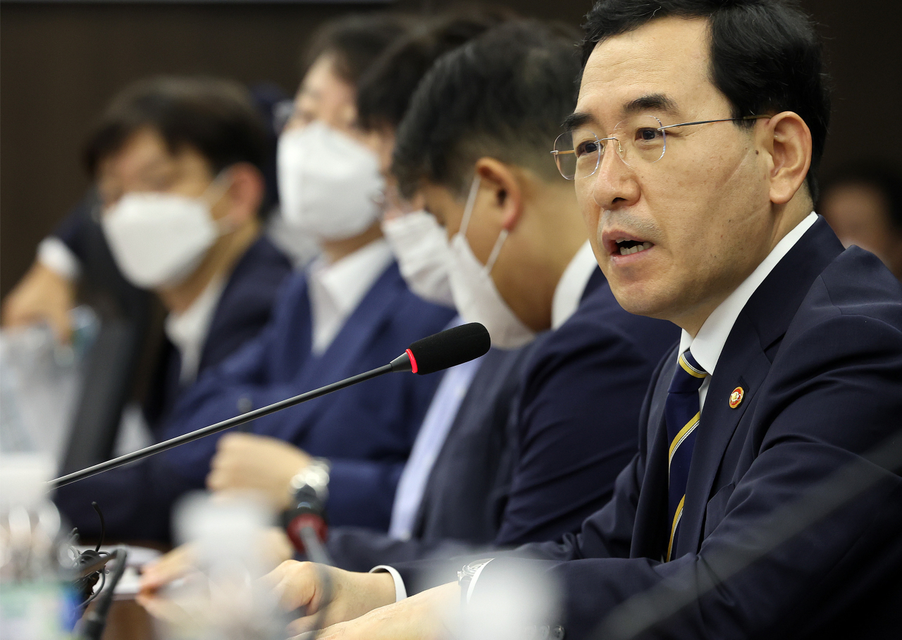 이창양 산업통상자원부 장관이 지난 25일 오전 서울 중구 대한상공회의소에서 열린 미국 반도체·전기차 지원법 대비 업계 간담회에서 발언하고 있다. 정부는 미국의 '인플레이션 감축법'(IRA)과 반도체지원법 제정으로 자동차·배터리·반도체 업계에 비상등이 켜지자 민관의 역량을 총결집한 '원팀'(One Team)을 구성해 대응키로 했다. [연합]