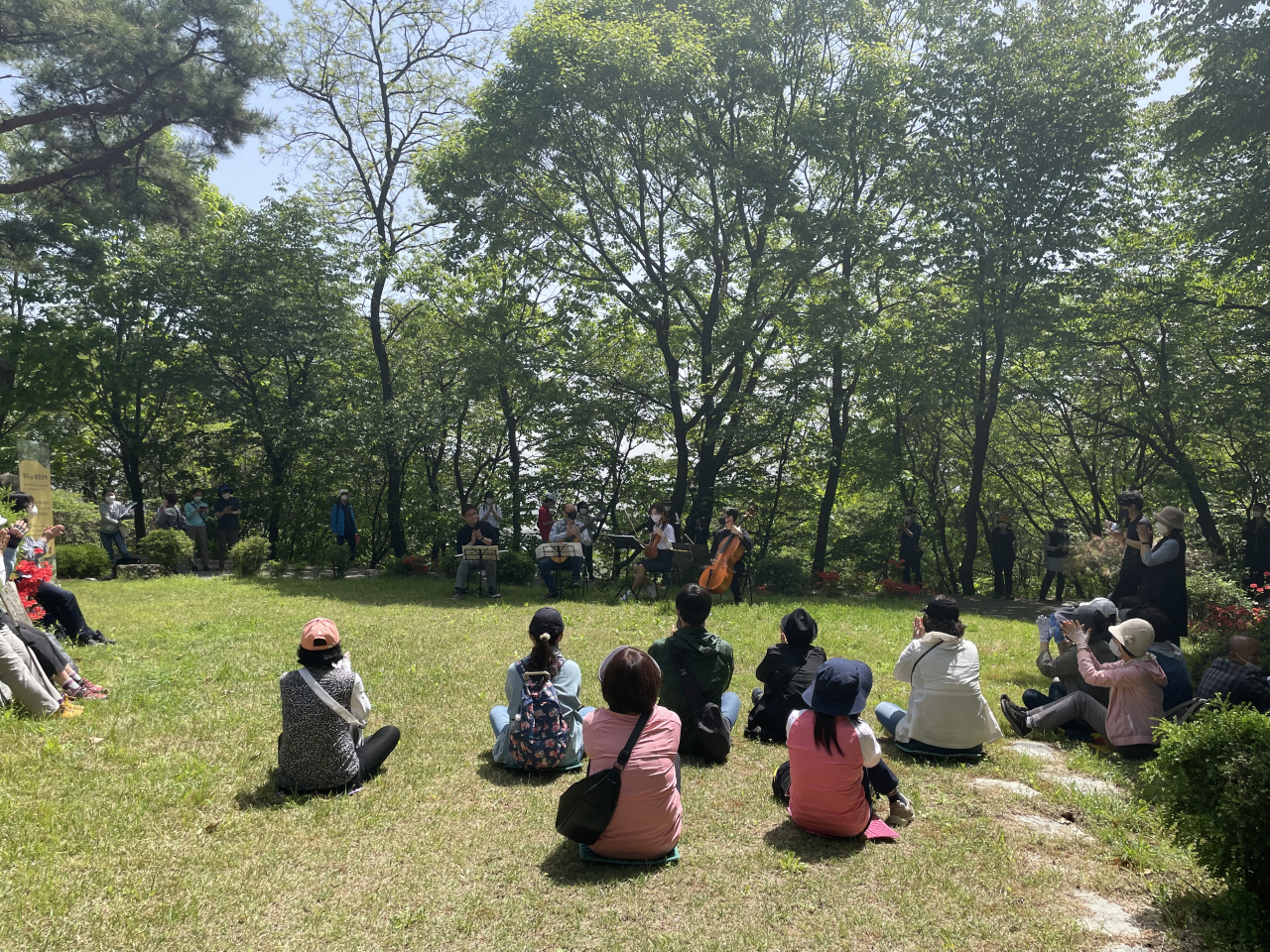 동구릉에서 작년에 열렸던 클래식 4중주의 무대