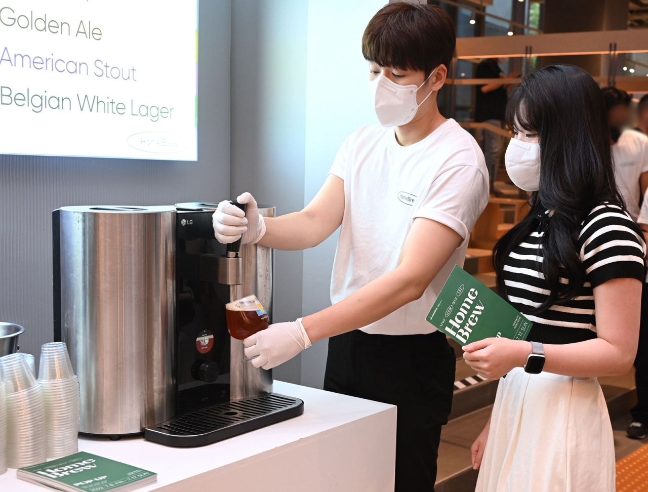 서울 영등포구 여의도 더현대 서울 백화점에서 운영된 ‘LG 홈브루’ 팝업스토어 [LG전자 제공]