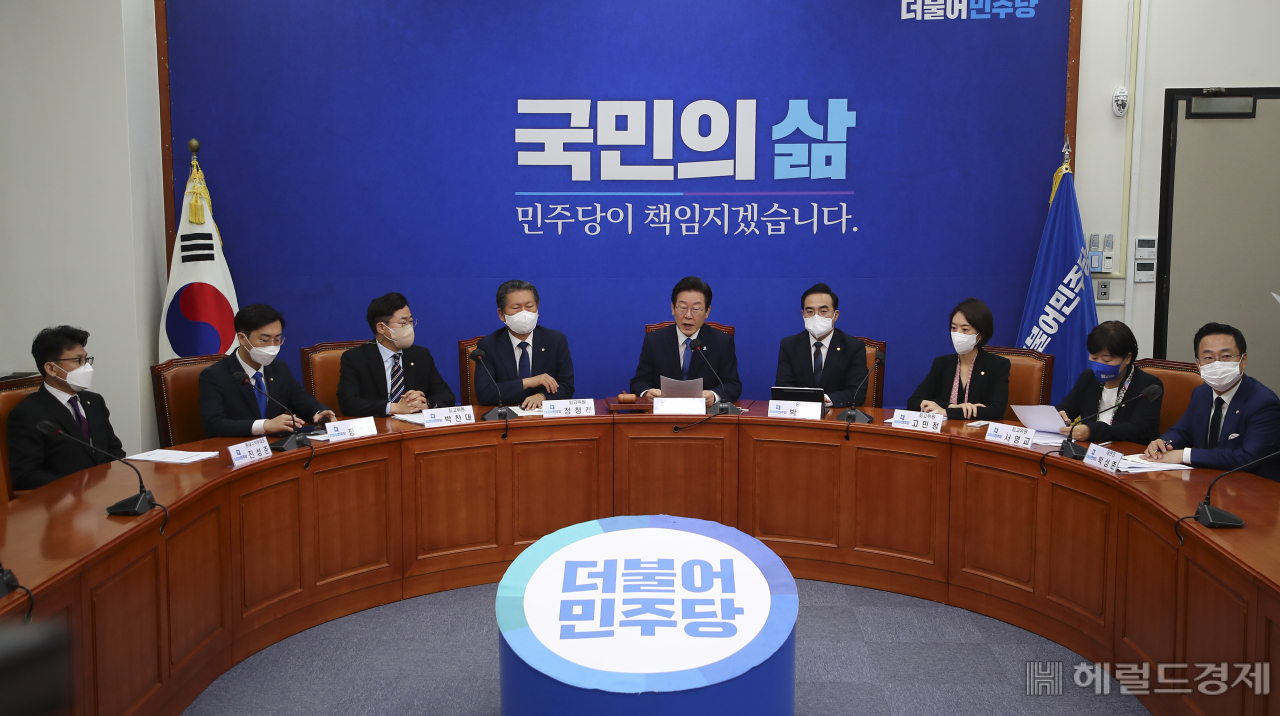 29일 국회본청 더불어민주당 당대표회의실에서 열린 최고위원회에서 이재명 신임 당 대표가 모두발언을 하고 있다. 이상섭 기자