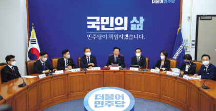29일 국회 더불어민주당 당대표회의실에서 열린 최고위원회에서 이재명 당 대표가 모두발언을 하고 있다. 이상섭 기자