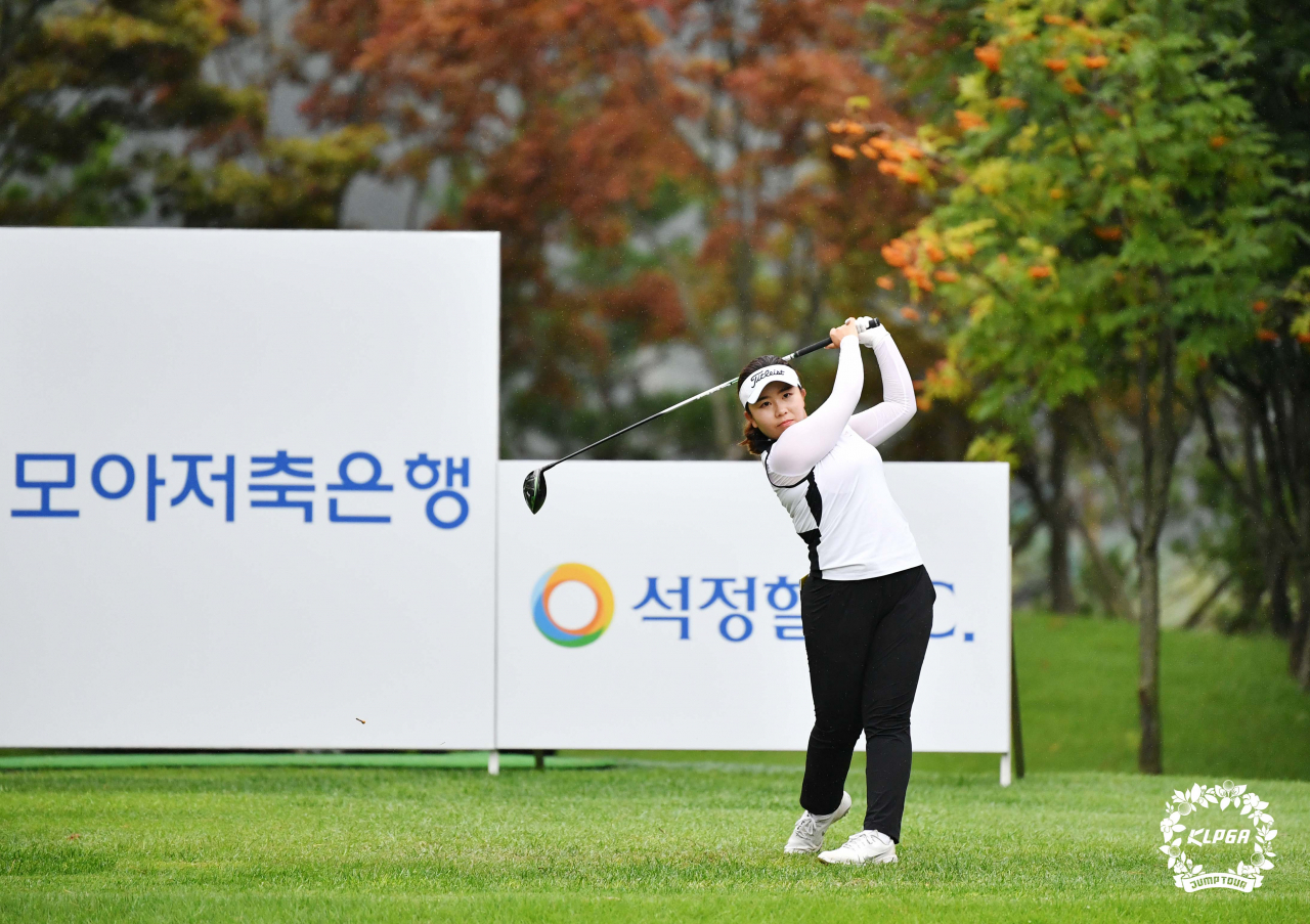 모아저축은행이 한국여자프로골프협회(KLPGA)가 주관하는 ‘2022 KLPGA 점프투어’를 타이틀 스폰서로 후원한다. 사진은 지난해 경기 모습.[모아저축은행 제공]