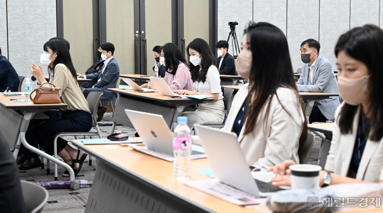 2022 헤럴드경제 제약·바이오 포럼에 참여한 제약바이오 관계자들이 발표를 듣고 있다. 임세준 기자