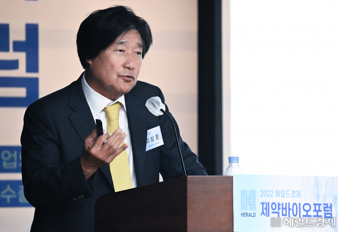 서울 중구 명동 전국은행연합회관에서 지난 30일 열린 '2022 헤럴드경제 제약·바이오포럼'에서 이상훈 에이비엘바이오 대표가 자사 성공경험을 발표를 하고 있다. 임세준 기자