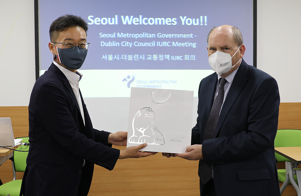 (좌) 김규룡 서울시 교통정책과장, (우) 브랜든 오브라이언 더블린시 교통기술서비스 국장