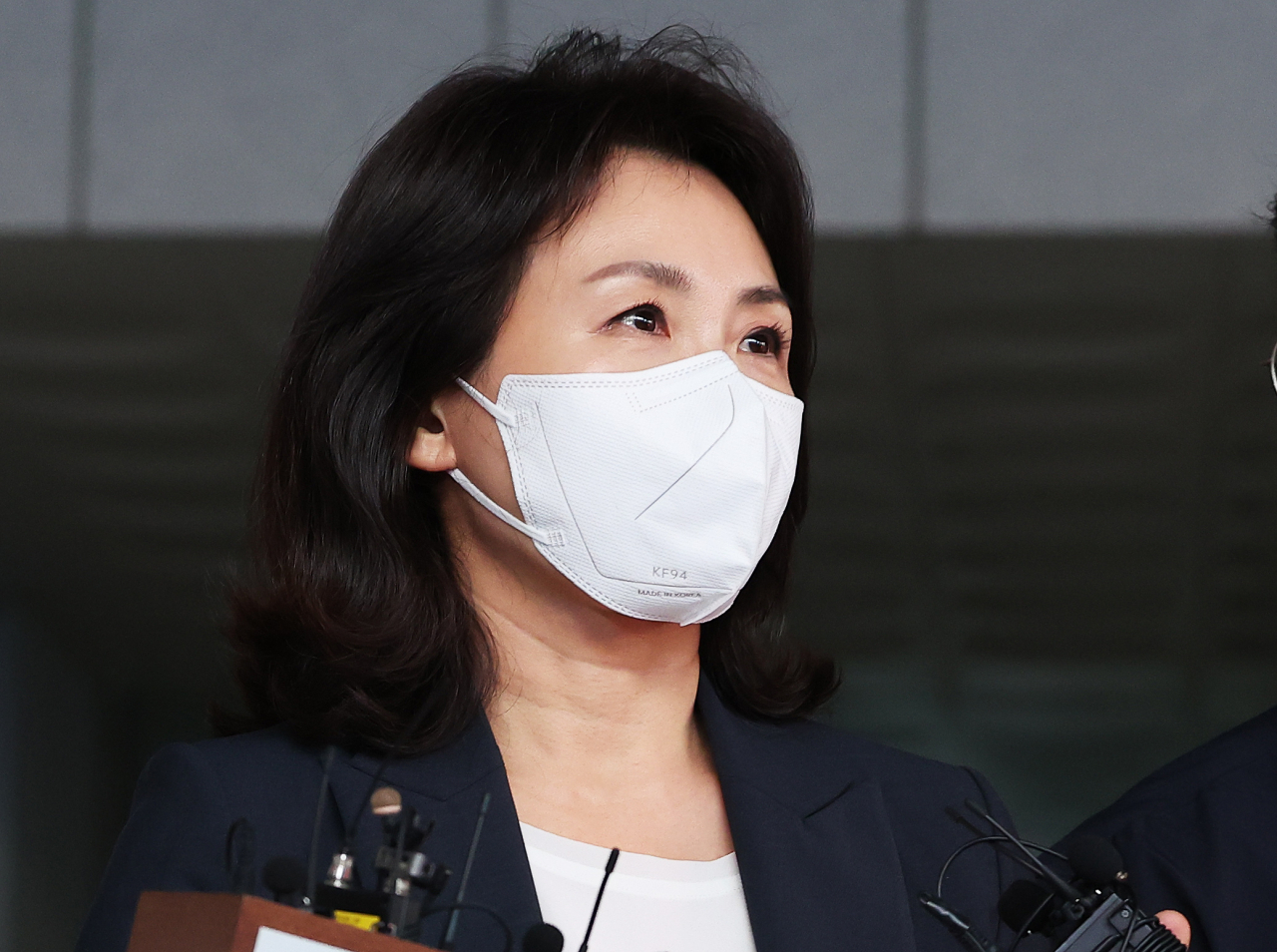 이재명 더불어민주당 대표 배우자 김혜경 씨. 지난달 23일 오후 김씨가 경기도 수원시 경기남부경찰청에서 '법인카드 유용 의혹' 관련 조사를 마친 후 나오고 있다. [연합]