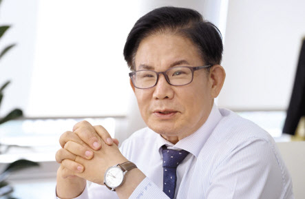 박강수 서울 마포구청장이 1일 헤럴드경제와 인터뷰에서 “마포구에 새 광역자원회수시설을 조성하는 것은 구민에게 더 큰 희생을 강요하는 일”이라고 지적했다. 이상섭 기자