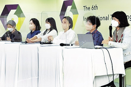 ITAC6 한국 허브 온라인 컨퍼런스에 참가한 문화예술교육가들. [문화예술교육진흥원 제공]