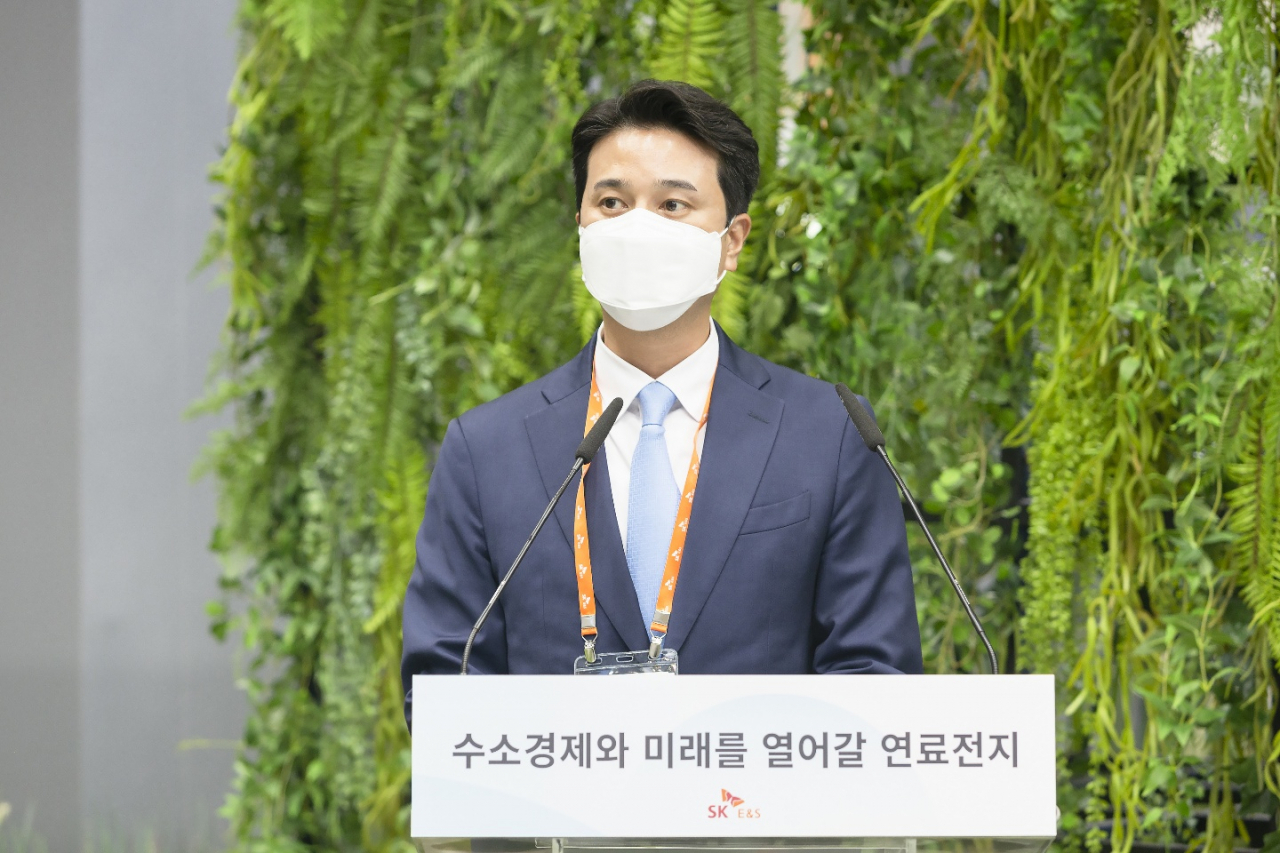 추형욱 SK E&S 대표이사 사장이 수소 연료전지의 중요성에 대해 강조하고 있다. [SK E&S 제공]