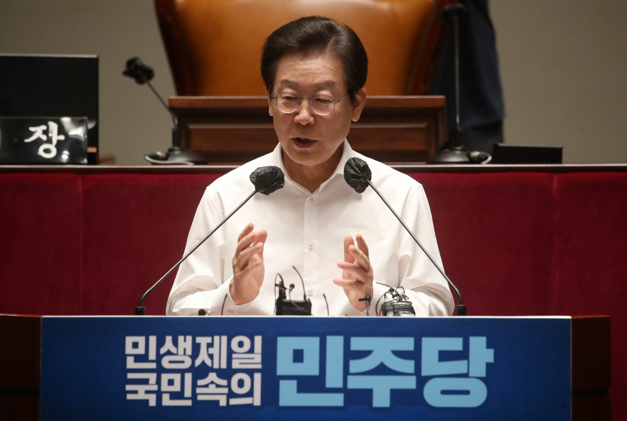 이재명 더불어민주당 대표가 지난 31일 오후 국회에서 열린 더불어민주당 2022년 정기국회 대비 국회의원 워크숍에서 인사말을 하고 있다. [연합]