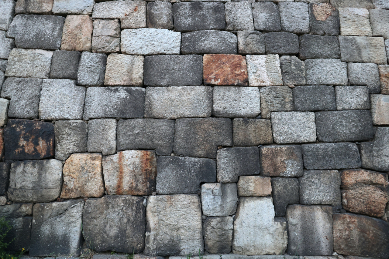 Precise stonework of granite stone walls is evident at the Suwon Hwaseong Fortress in Suwon, Gyeonggi Province.Photo &copy; Hyungwon Kang