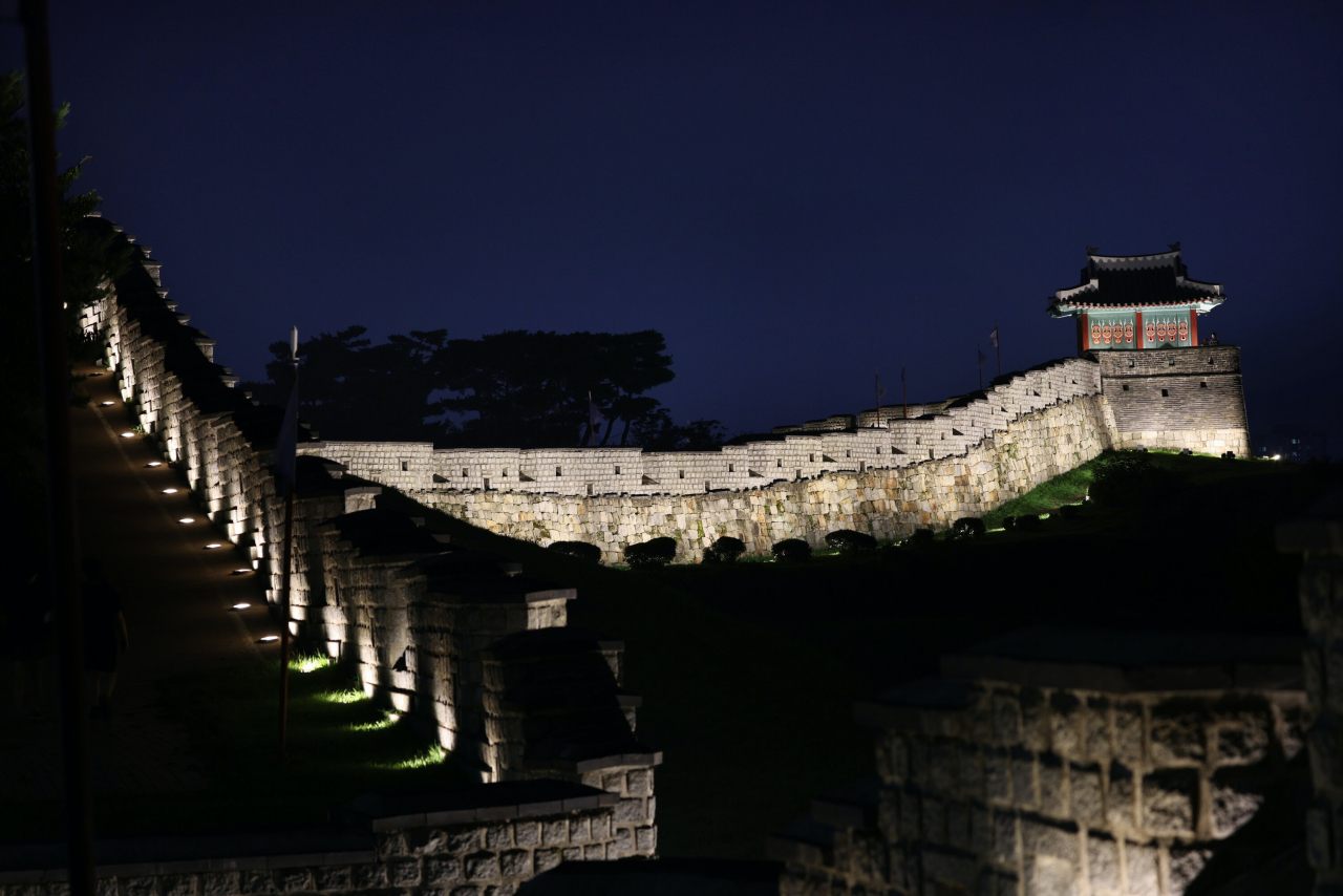 Dongbugpolu, one of five cannon firing stations of the Suwon Hwaseong Fortress, in Suwon, Gyeonggi Province.Photo &copy; Hyungwon Kang