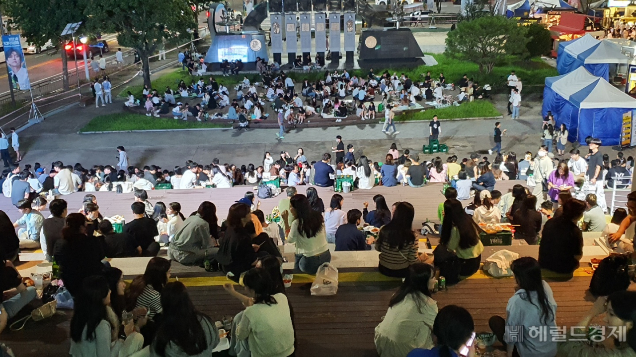 [르포] 1만명 모인 광주비어축제 “시민도 푸드트럭도 웃음꽃”