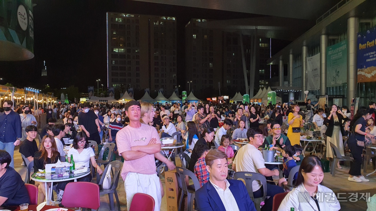 [르포] 1만명 모인 광주비어축제 “시민도 푸드트럭도 웃음꽃”