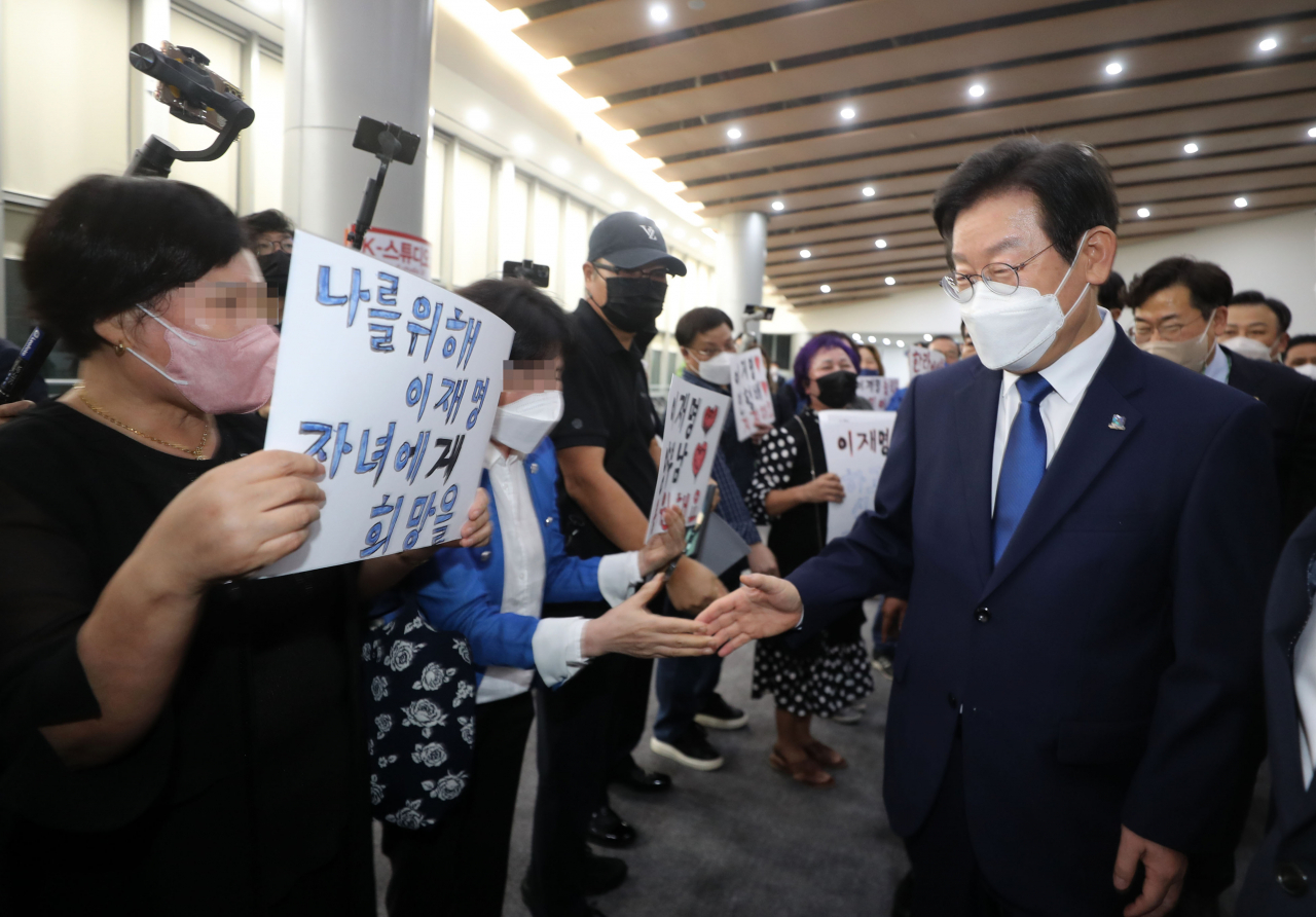 광주 찾은 이재명 “호남에게 민주당은 떼려야 뗄 수 없는 자식”