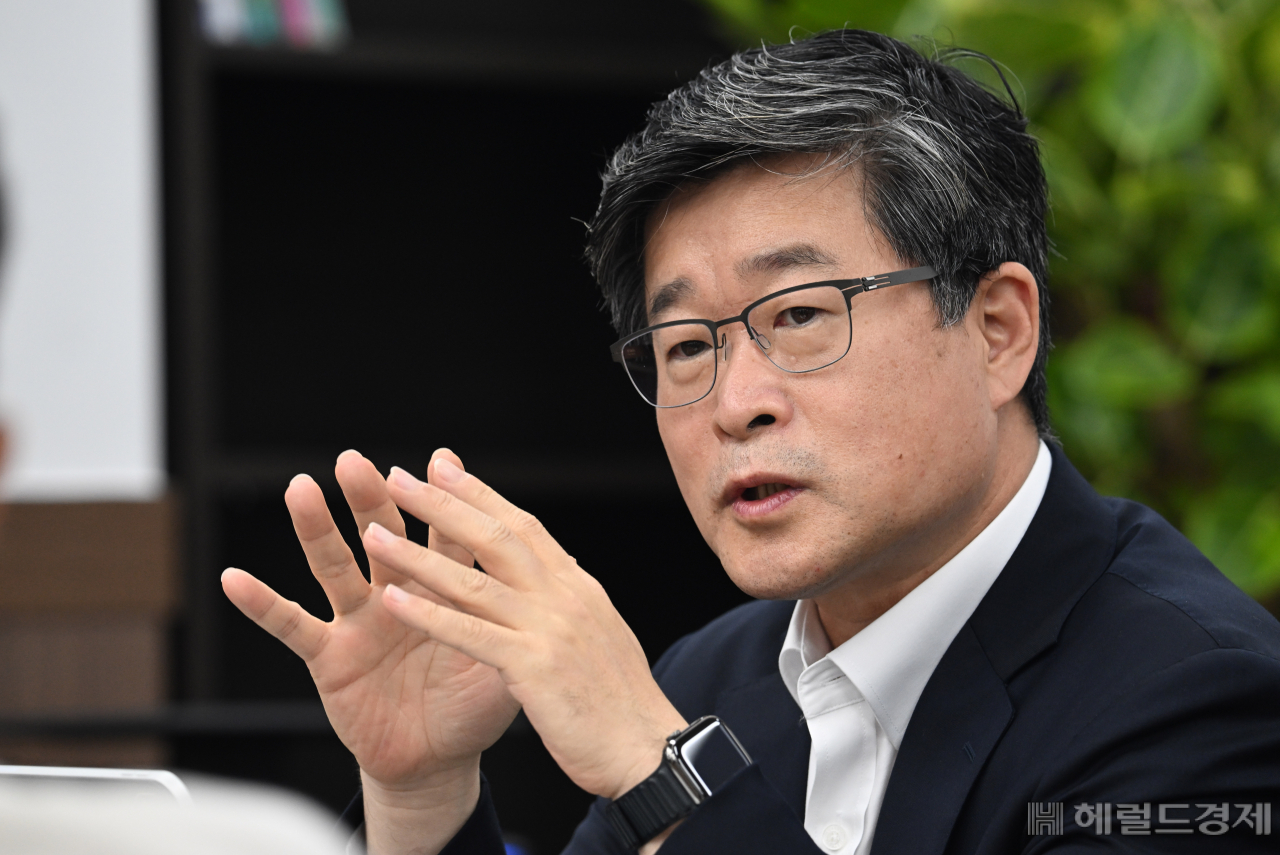 김길성 서울 중구청장이 2일 헤럴드경제와 인터뷰에서 “규제 완화를 통한 재개발로 고층 상업시설을 집약시켜 중구를 주거·업무·문화 등 ‘직주락(職住樂)’이 함께 있는 도시를 만들 것”이라고 말했다. 임세준 기자