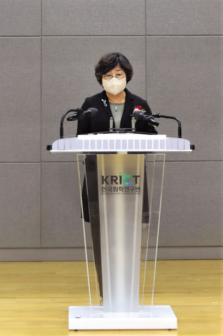 이미혜 한국화학연구원 원장이 창립 46주년 기념식에서 기념사를 전하고 있다. [한국화학연구원 제공]