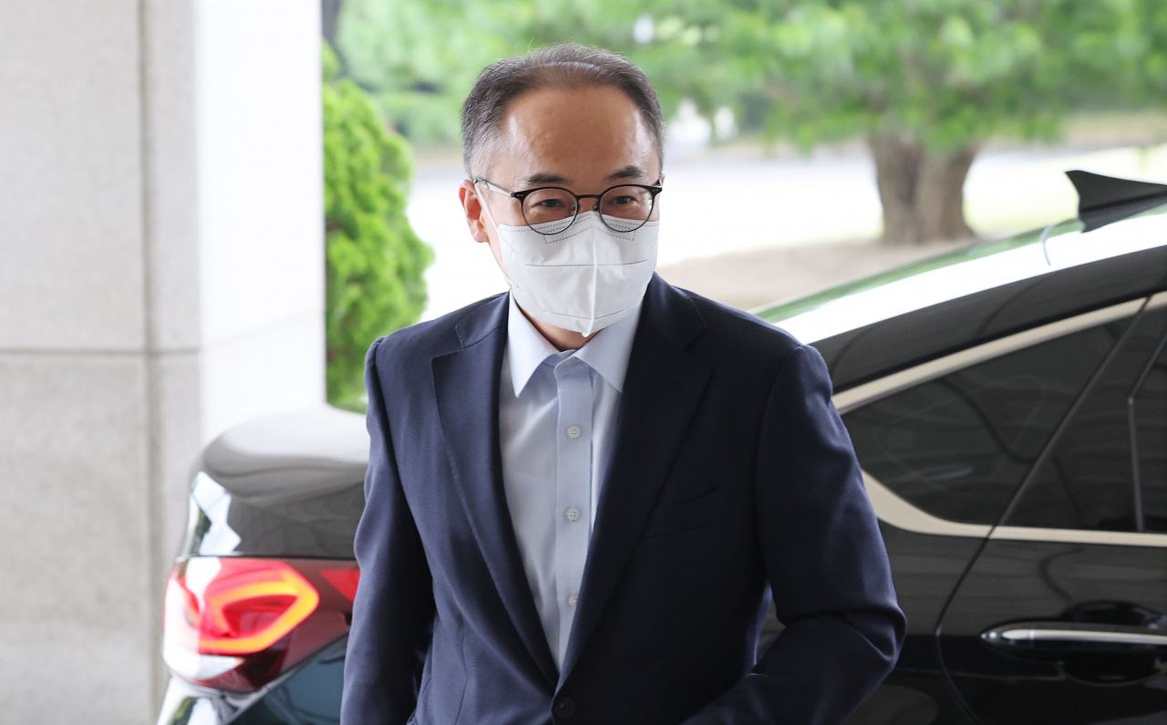 이원석 검찰총장 후보자가 서울 서초구 대검찰청으로 출근하고 있다. [연합]