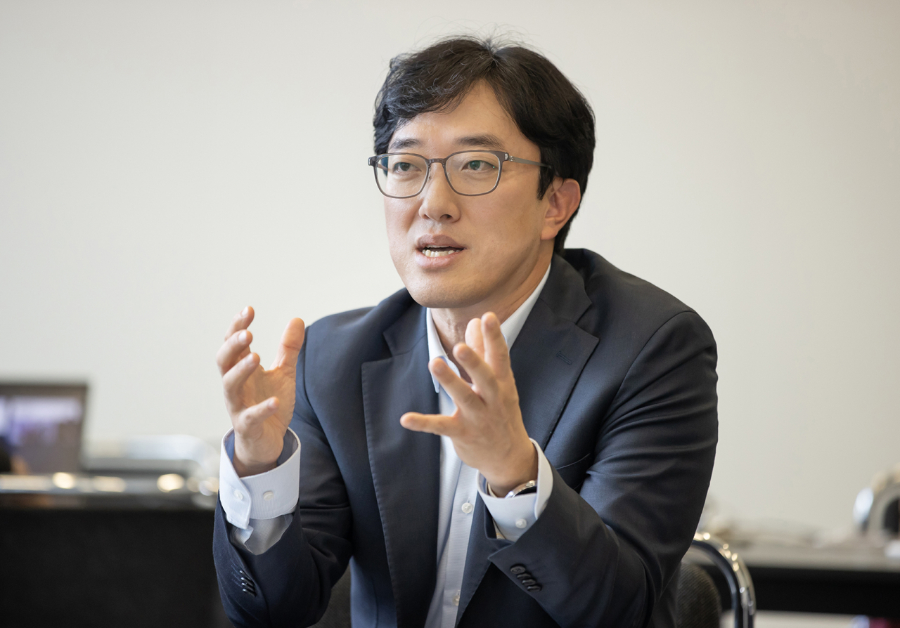 2일(현지시간) 독일 베를린에서 열린 브리핑에서 최원준 삼성전자 MX사업부 전략제품개발팀장 부사장이 발언하고 있다. [삼성전자 제공]