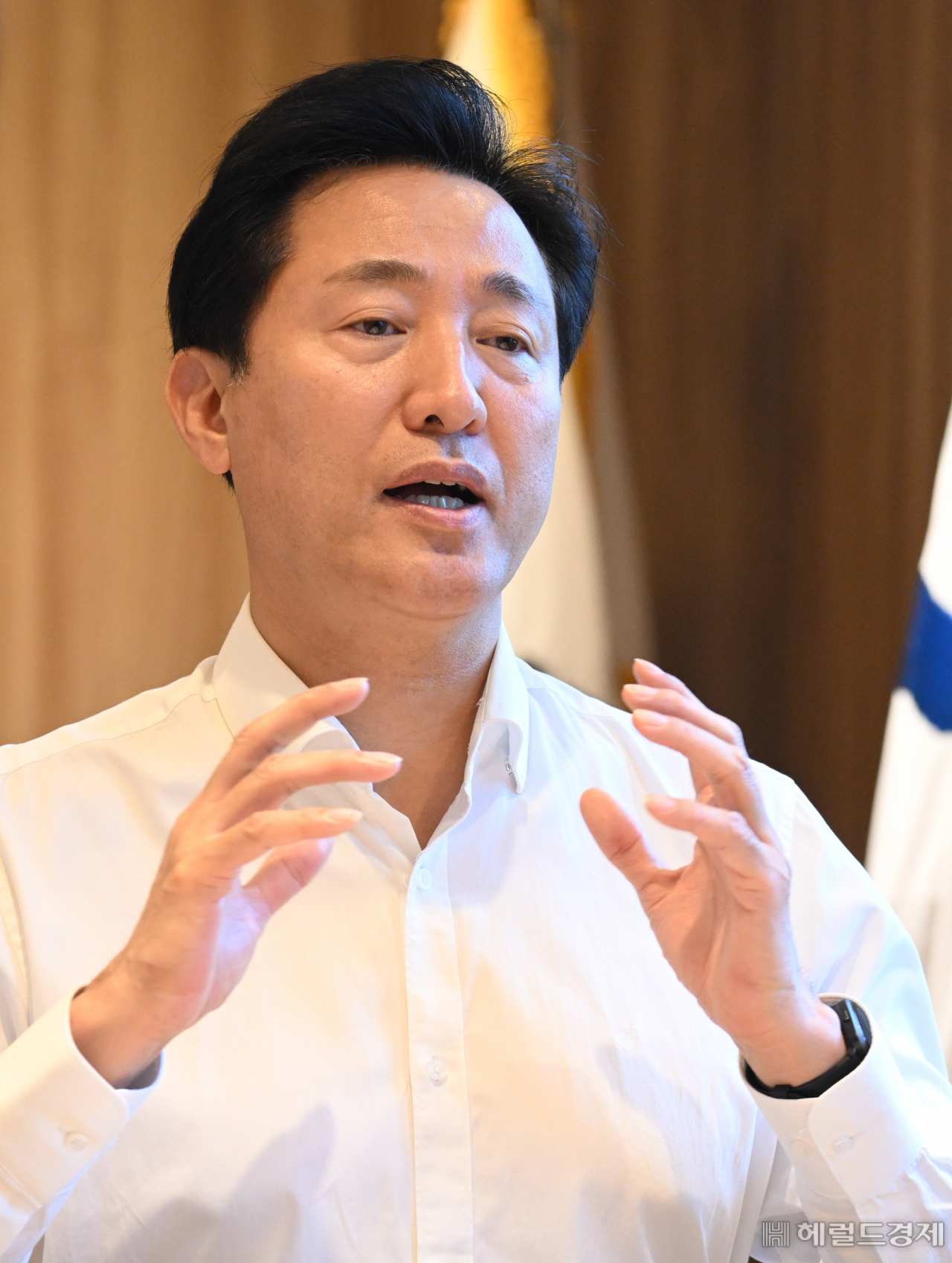 오세훈 서울시장이 5일 서울 중구 시청 집무실에서 가진 헤럴드경제와 인터뷰에서 “‘약자와의 동행’에 충분한 예산을 배정, 적극 추진하겠다”고 말하고 있다.. 임세준 기자