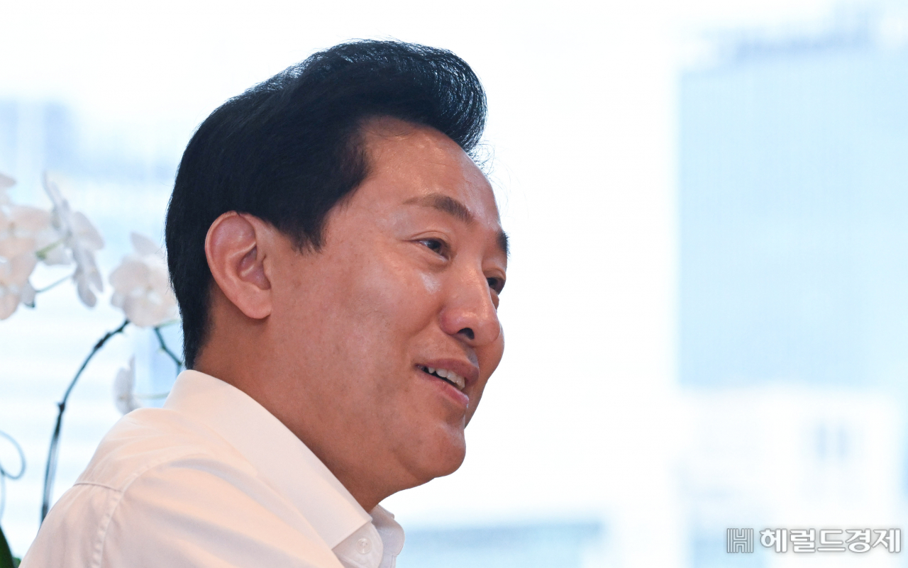 오세훈 서울시장이 5일 서울 중구 시청 집무실에서 헤럴드경제와 인터뷰를 하고 있다. 임세준 기자