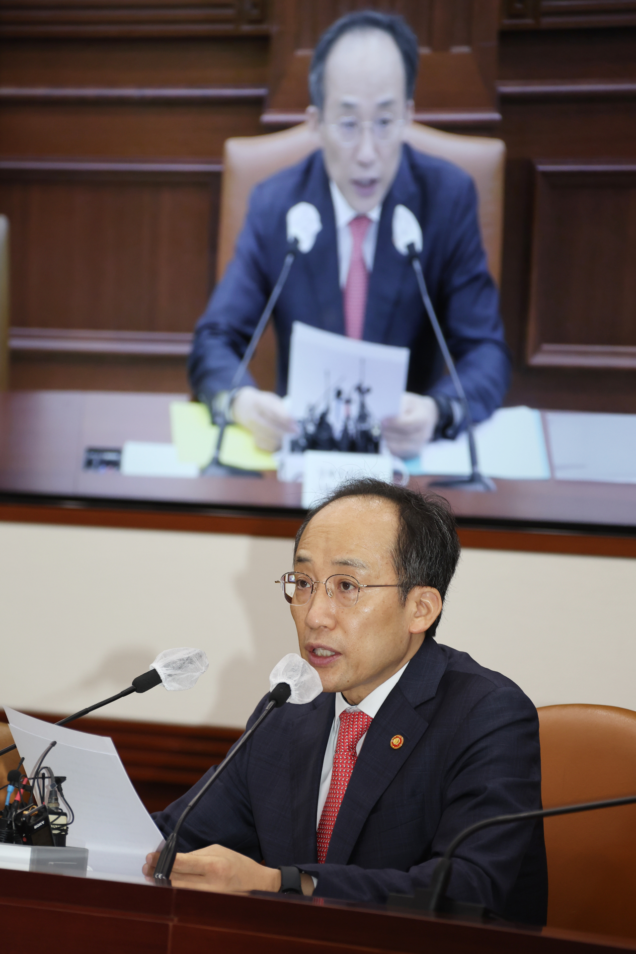 추경호 경제부총리 겸 기획재정부 장관이 5일 정부서울청사에서 '경제 규제혁신 TF회의'를 주재하고 있다. [연합]