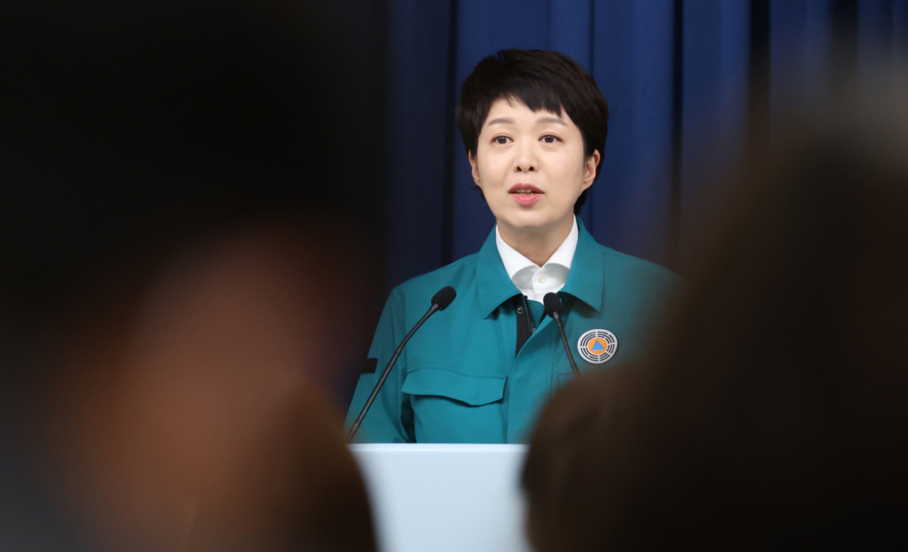 김은혜 대통령실 홍보수석이 5일 오후 서울 용산 대통령실에서 열린 브리핑에서 윤석열 대통령이 북상하는 태풍 힌남노와 관련, 대통령실에서 철야 비상근무를 한다고 밝히고 있다. [연합]