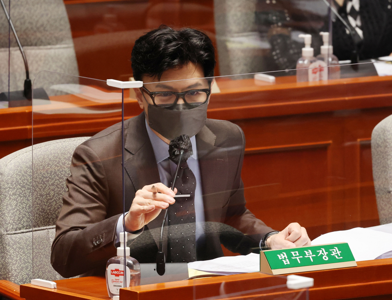 5일 국회에서 열린 예산결산특별위원회 비경제부처 대상 전체회의에서 한동훈 법무부 장관이 의원들의 질의에 답변하고 있다. [국회사진기자단]