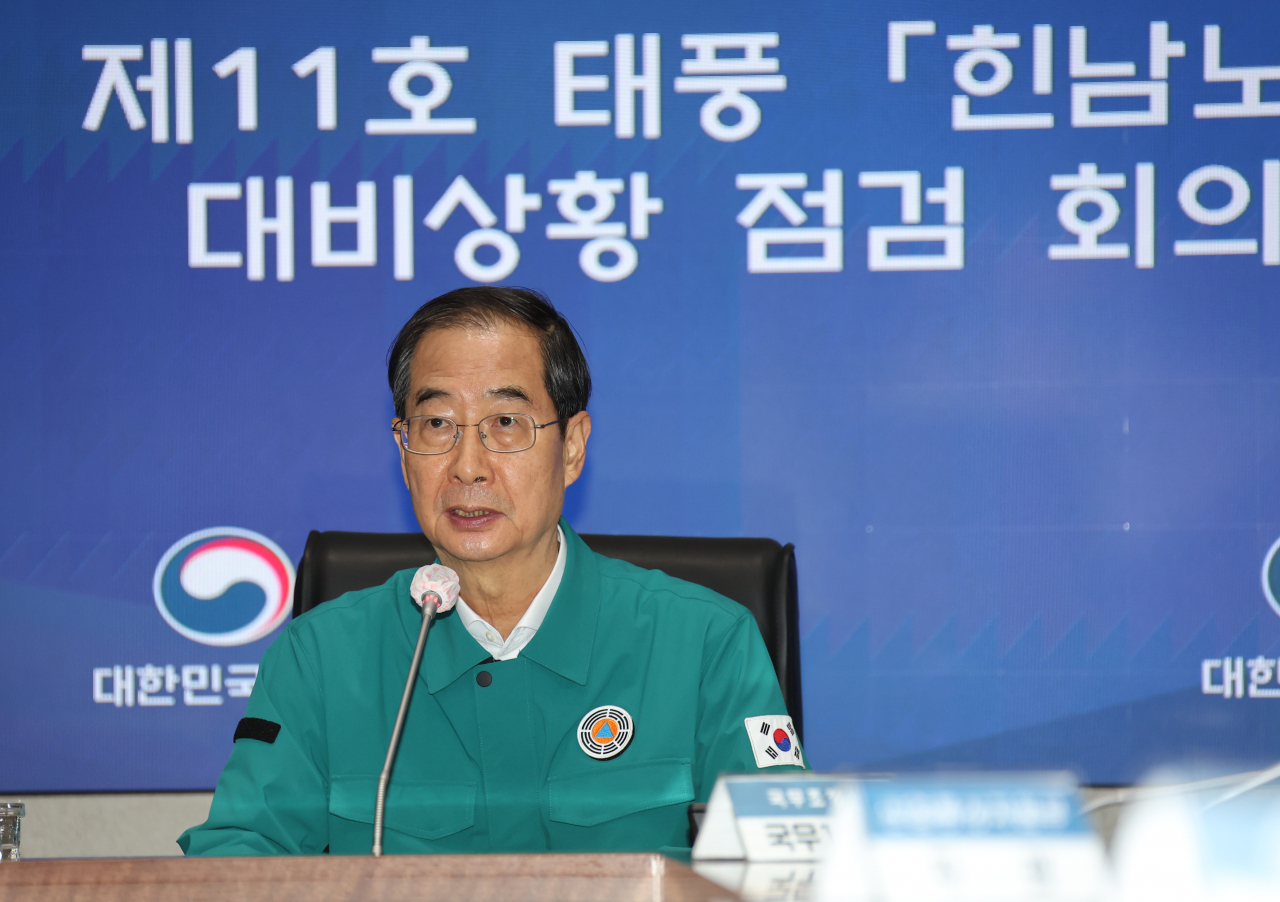 한덕수 국무총리가 5일 정부서울청사 서울상황센터에서 제11호 태풍 힌남노 대비상황 점검회의를 주재하고 있다. [연합]