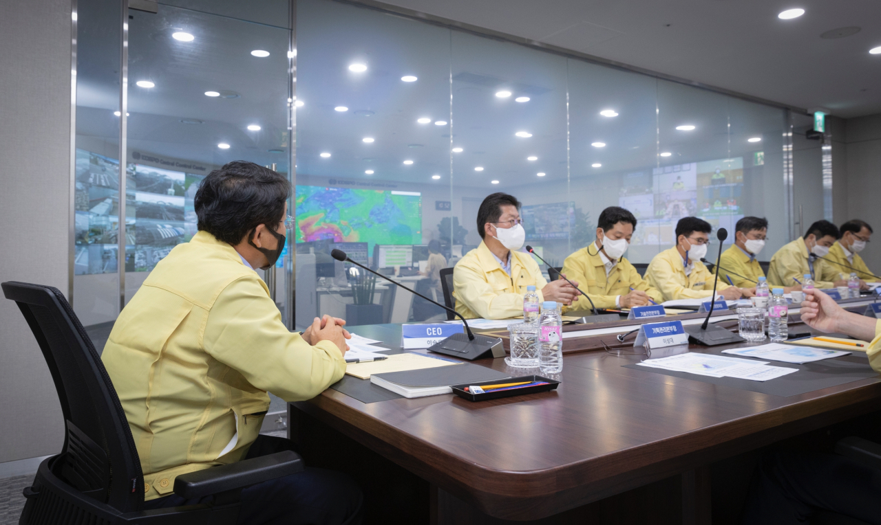 남부발전이 5일 부산 본사 중앙통제센터에서 CEO 주재 ‘전사 비상대응 상황판단회의’를 개최하고 있다. [남부발전 제공]