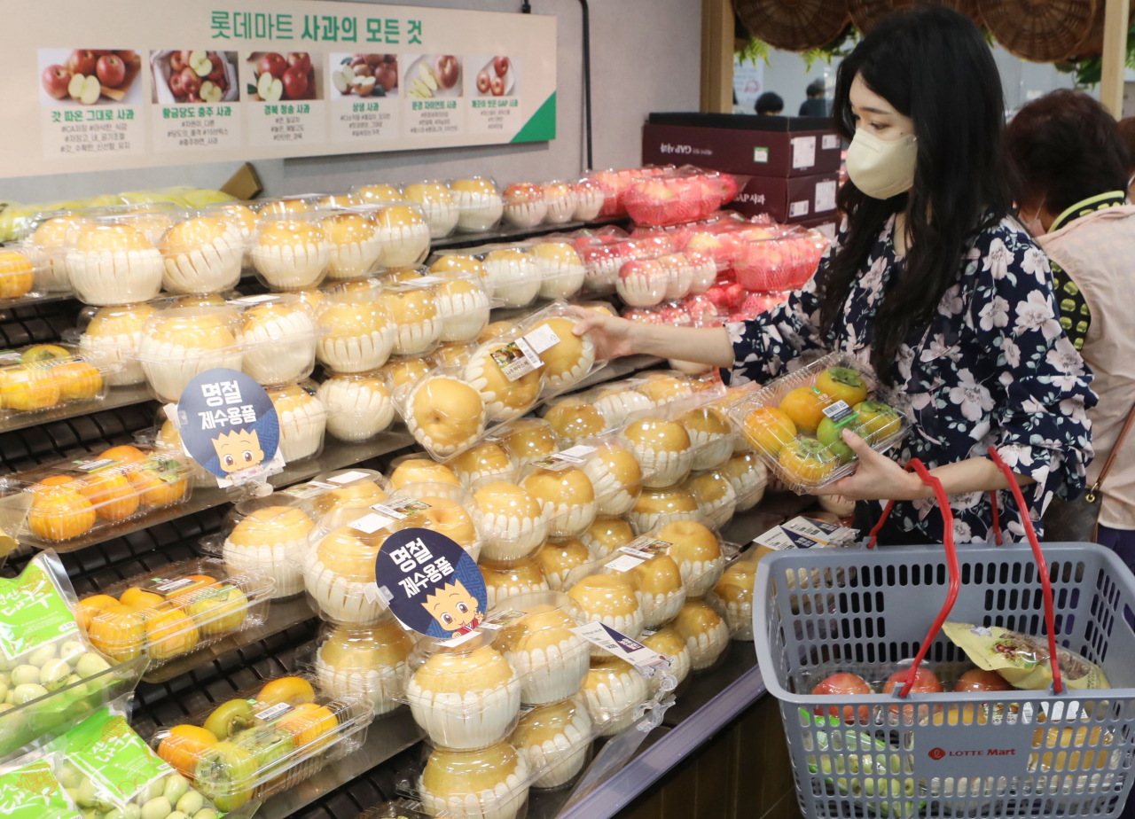 롯데마트 잠실 제타플렉스점에서 추석 장을 보는 고객의 모습 [롯데마트 제공]