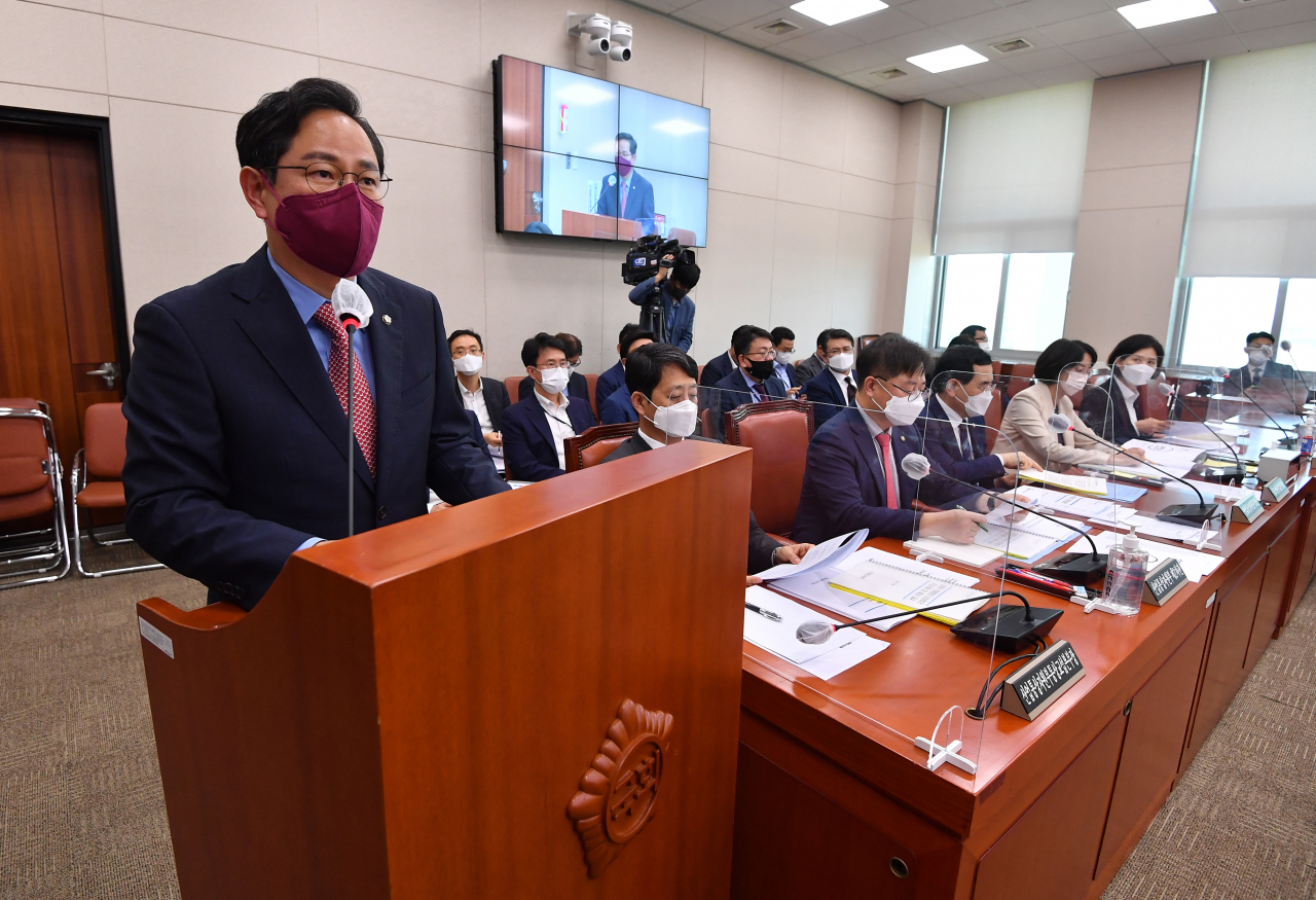 국민의힘 박수영 의원이 지난 1일 서울 여의도 국회에서 열린 산업통상자원중소벤처기업위원회 전체회의에서 제안설명을 하고 있다. [연합]