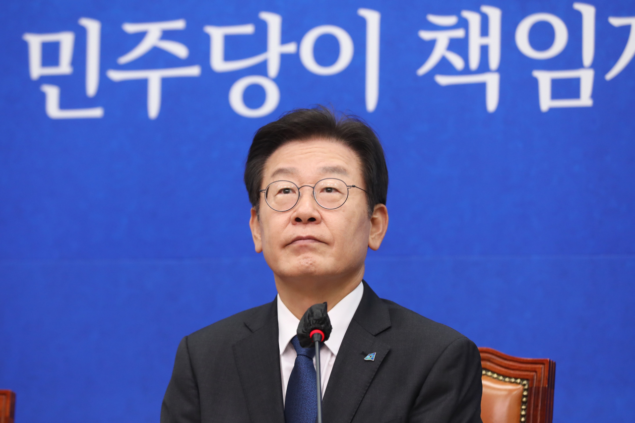 이재명 더불어민주당 대표가 지난 5일 국회에서 열린 최고위원회의에서 생각에 잠겨 있다. [연합]