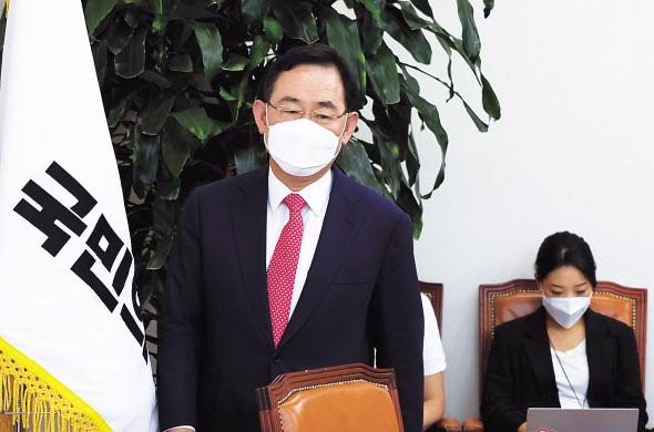 주호영 국민의힘 의원이 6일 오전 국회에서 기자회견을 갖고 ‘새 비상대책위원회’의 위원장직을 맡지 않겠다고 밝혔다. 이상섭 기자