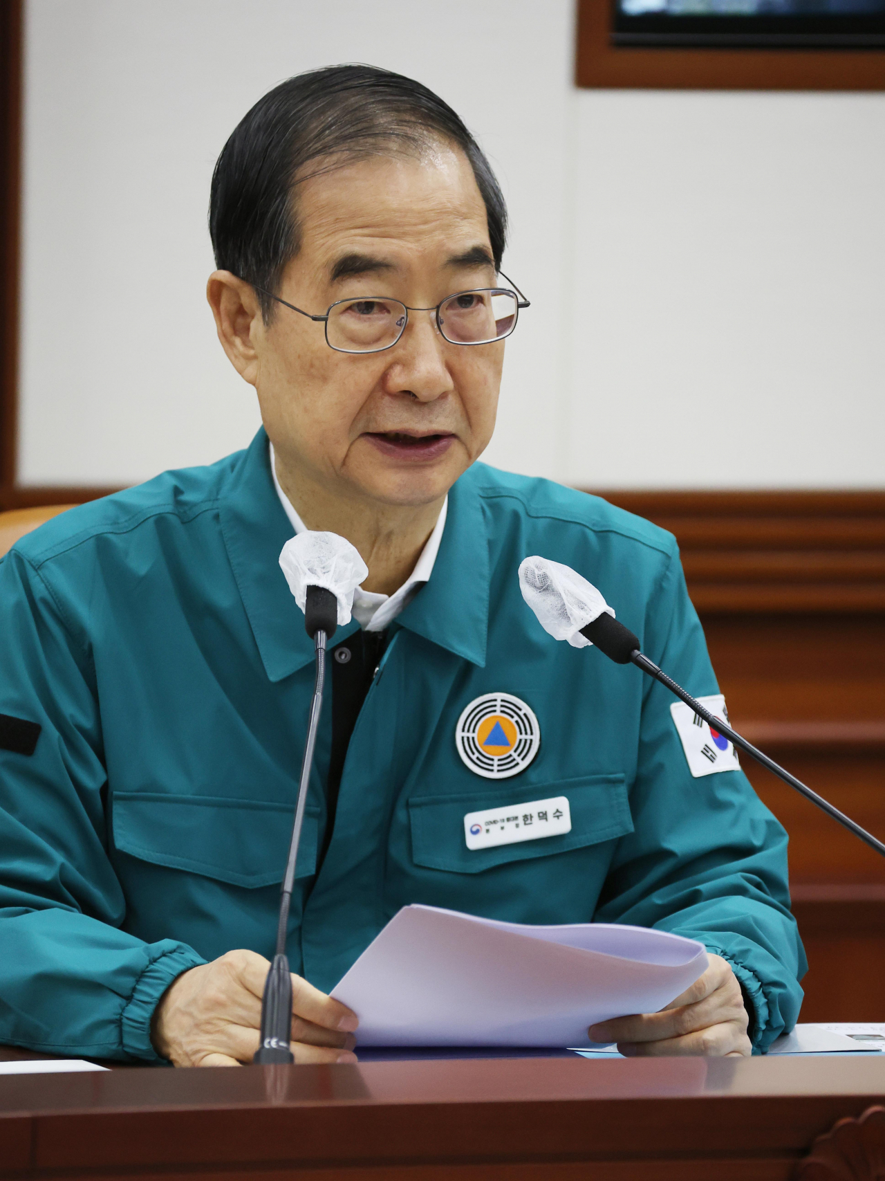 한덕수 국무총리가 7일 정부서울청사에서 열린 코로나19 대응 중앙재난안전대책본부 회의에 참석해 주재하고 있다. [연합]