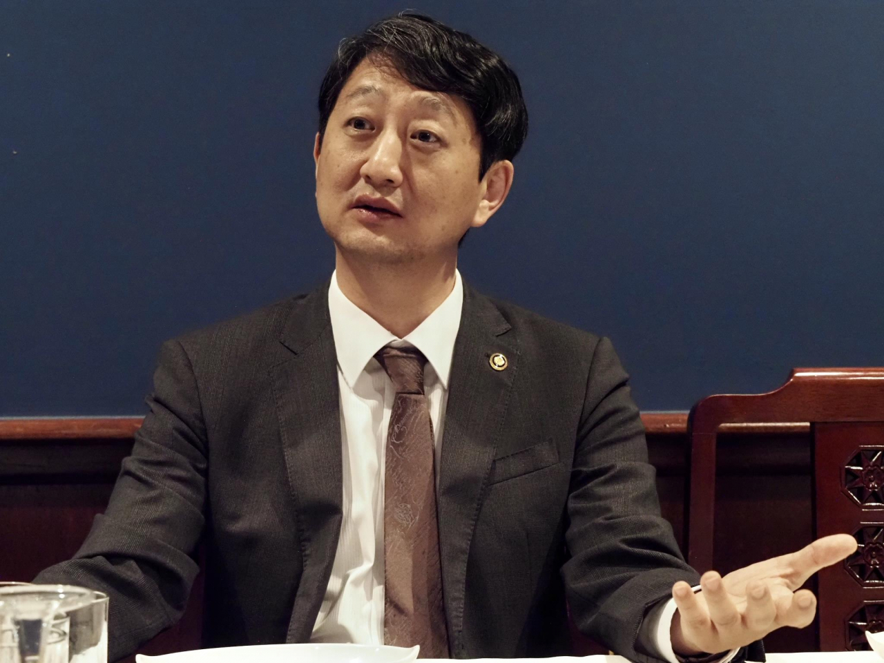 안덕근 산업통상자원부 통상교섭본부장이 6일 오후(현지시간) 특파원 간담회에서 브라이언 디스 백악관 국가경제위원장과의 면담 결과에 관해 설명하고 있다. [연합]