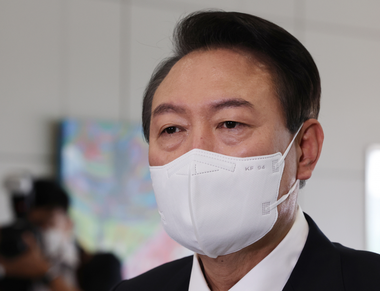 8일 오전 서울 용산 대통령실 청사에서 태풍 힌남노 피해자를 언급하던 윤석열 대통령의 눈가가 촉촉하다. [연합]