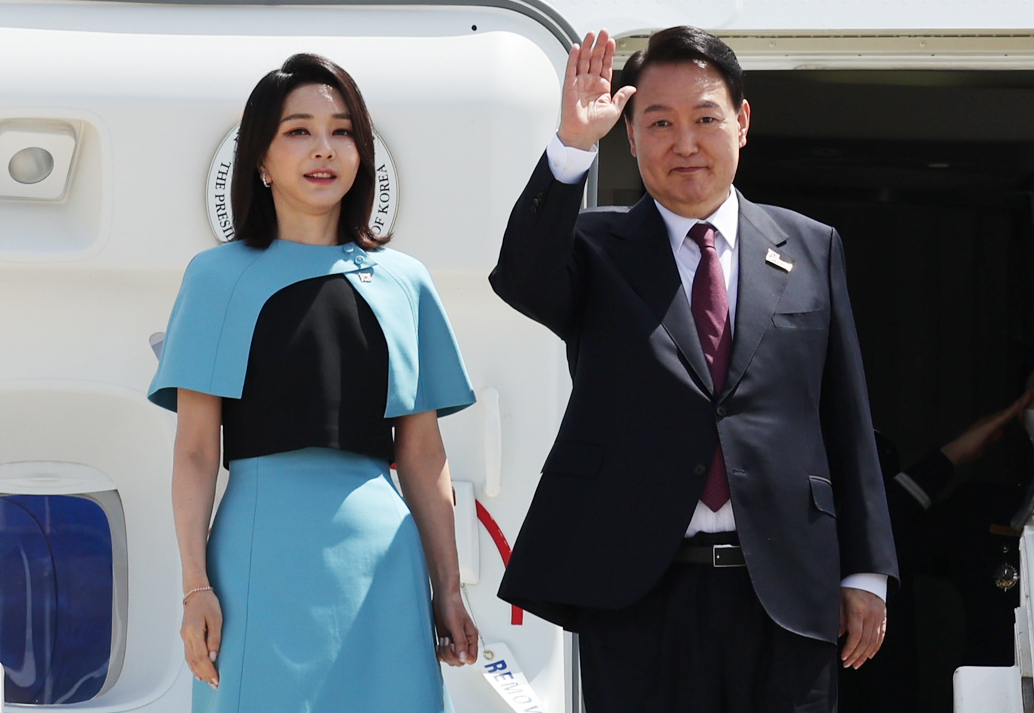 윤석열 대통령(오른쪽)과 김건희 여사. 연합뉴스