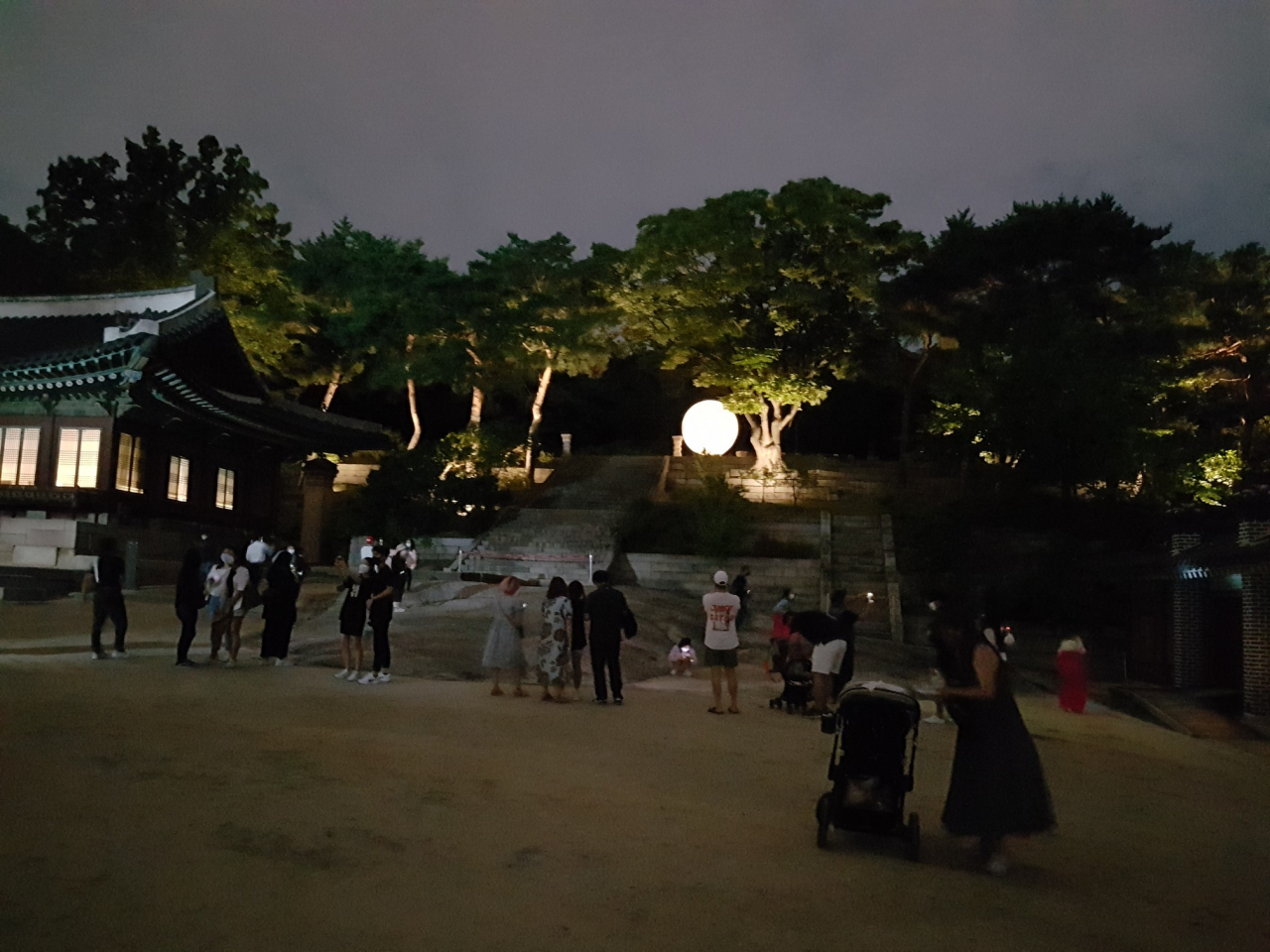 Photo of last year’s Chuseok event at Changgyeonggung in Jongno, central Seoul (CHA)