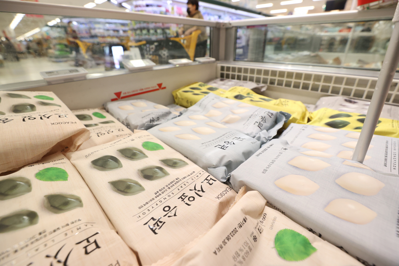 지난달 31일 서울의 한 대형마트에 관련 명절용 간편식이 진열되어 있다. [연합]