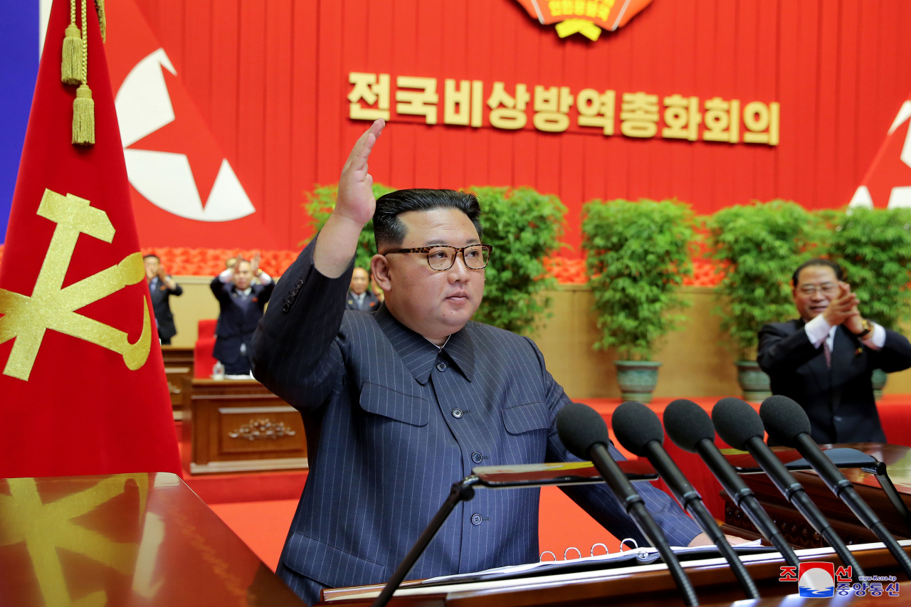김정은 북한 국무위원장이 전국비상방역총화회의를 주재하고 신종 코로나바이러스 감염증(코로나19) 위기가 완전히 해소됐다고 선언했다. [조선중앙통신]