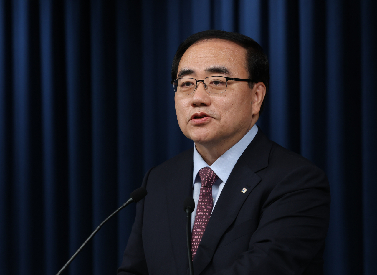 김성한 국가안보실장이 12일 오후 서울 용산 대통령실 청사에서 윤석열 대통령의 고(故) 엘리자베스 2세 영국 여왕 장례식 참석과 유엔 총회 참석 일정 등에 브리핑하고 있다. [연합]
