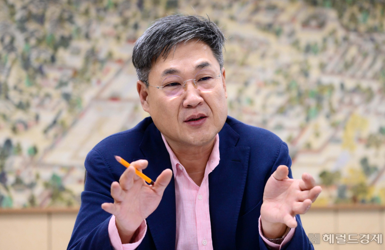 정문헌 서울 종로구청장은 13일 헤럴드경제와 인터뷰에서 “낙후된 지역으로 거론되는 창신동과 숭인동 일대 여러 재개발 사업을 하나로 묶어 ‘창신미래도시’로 추진하겠다”고 말하고 있다. 이상섭 기자