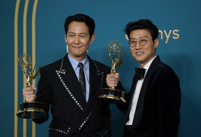 이정재와 황동혁 감독
